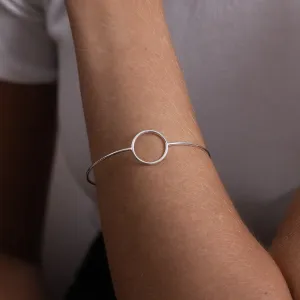 BRACELETE LISO COM CÍRCULO GRANDE  BANHO PRATA