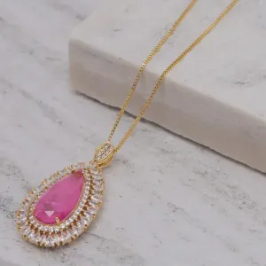 COLAR GOTA CRAVEJADA COM ZIRCÔNIAS CRISTAIS E PEDRA PINK M BANHO OURO 18K