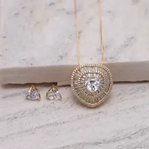 CONJUNTO CORAÇÃO GRANDE CRAVEJADO COM ZIRCÔNIAS CRISTAIS BANHO OURO 18K