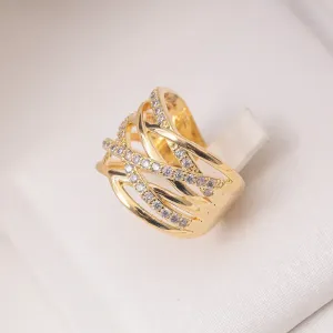 ANEL CRAVEJADO COM ZIRCÔNIAS CRISTAIS BANHO OURO 18K