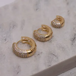 BRINCO ARGOLA P CRAVEJADA COM ZIRCÔNIAS CRISTAIS BANHO OURO 18K