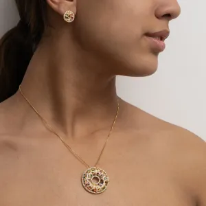 CONJUNTO MANDALA CRAVEJADA COM ZIRCÔNIAS COLORIDAS BANHO OURO 18K