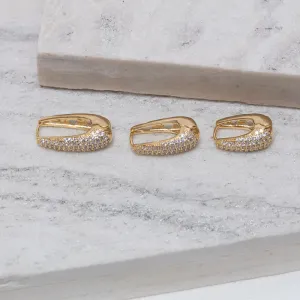 BRINCO ARGOLA GOTA M CRAVEJADA COM ZIRCÔNIAS BANHO OURO 18K