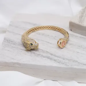 BRACELETE TIGRE COM ZIRCÔNIAS E PEDRA SALMÃO BANHO OURO 18K