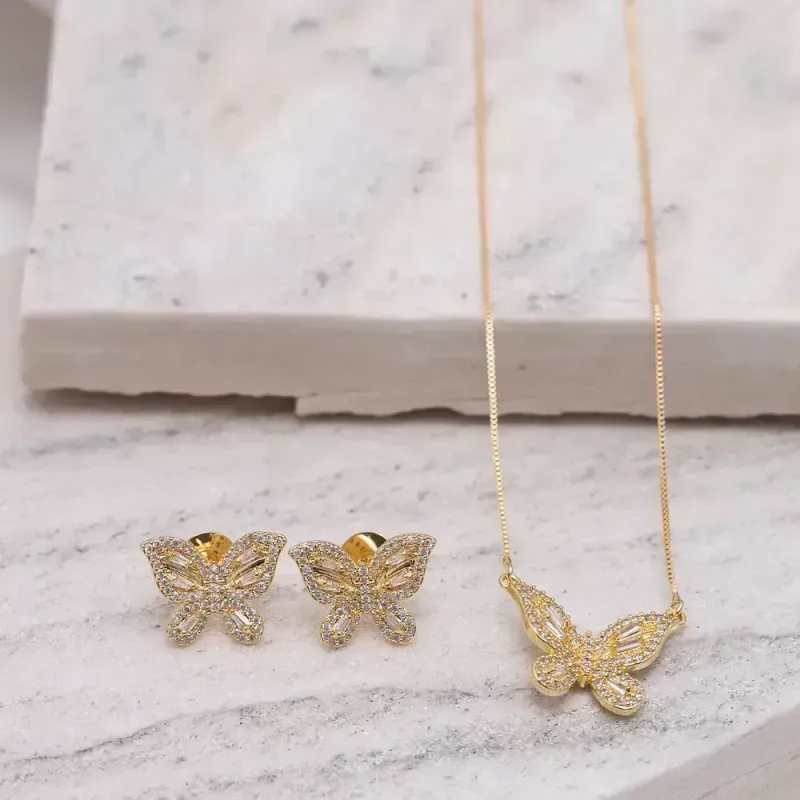 CONJUNTO BORBOLETA CRAVEJADA COM ZIRCÔNIAS CRISTAIS BANHO OURO 18K