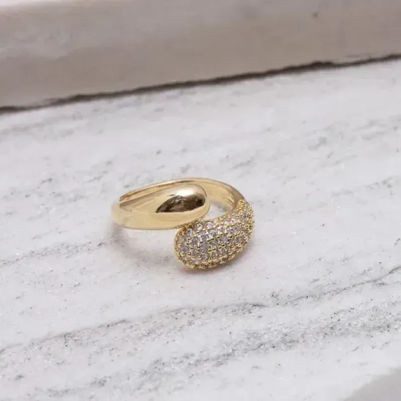 ANEL LISO E COM ZIRCÔNIA VINTAGE BANHO OURO 18K