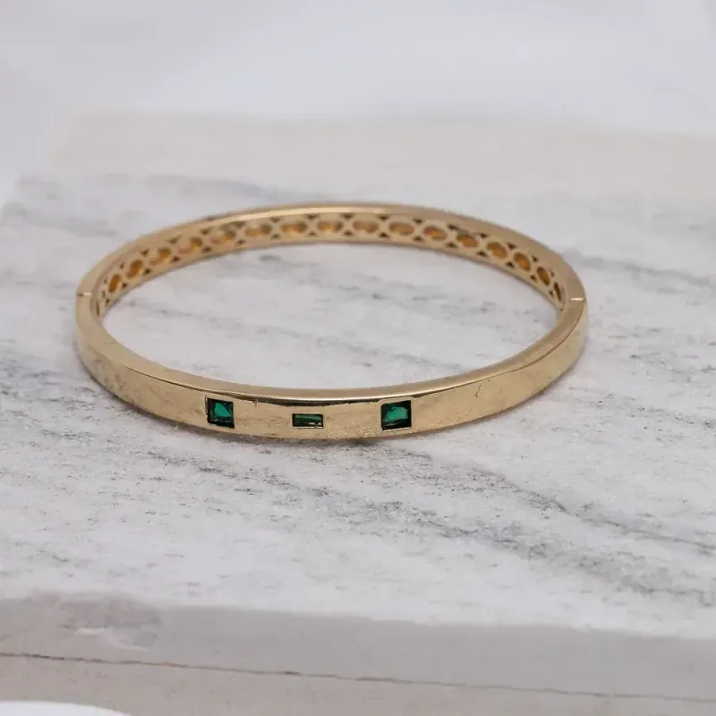 BRACELETE COM 3 ZIRCÔNIAS COR VERDE ESMERALDA BANHO OURO 18K