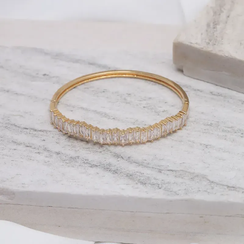 BRACELETE COM ZIRCÔNIAS CRISTAIS BANHO OURO 18K