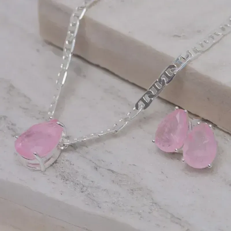 CONJUNTO GOTA PEDRA COR ROSA CLARO CORRENTE E PIASTRINE BANHO PRATA