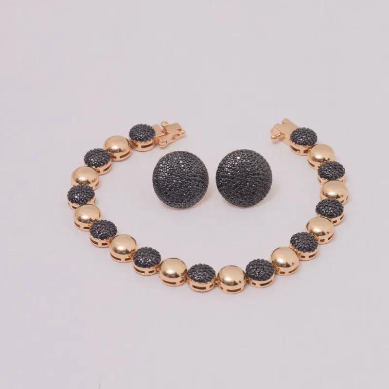 CONJUNTO PULSEIRA E BRINCO COM ZIRCÔNIAS NEGRAS BANHO OURO 18K