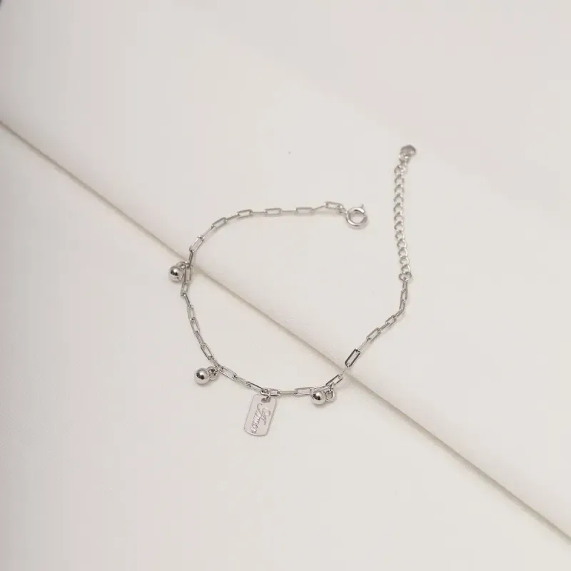 PULSEIRA COM BOLINHAS E PLACA AMOR BANHO RÓDIO BRANCO