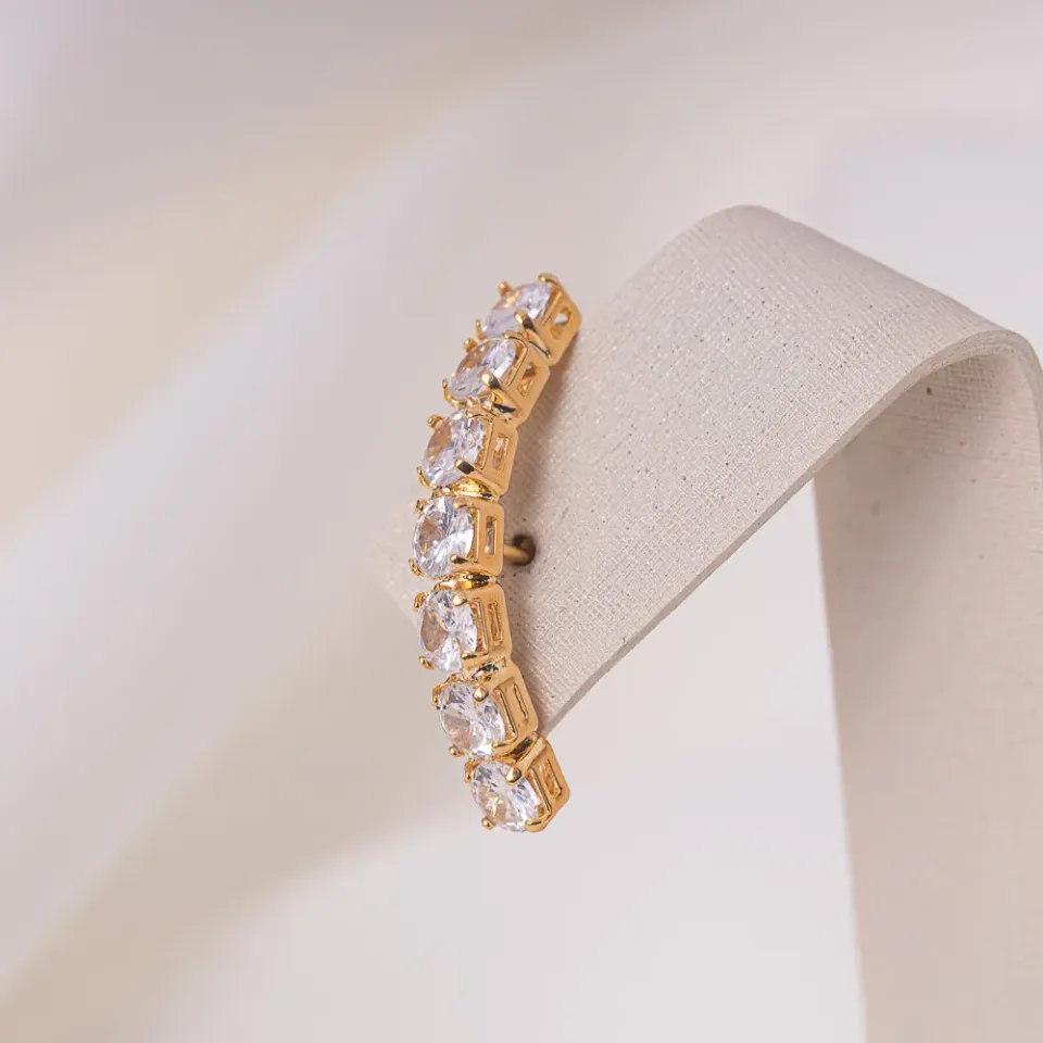 BRINCO EAR CUFF ZIRCÔNIAS BANHO OURO 18K