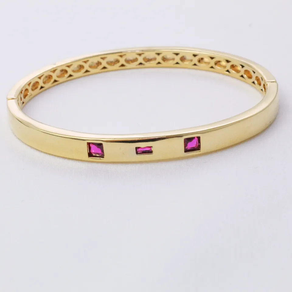 BRACELETE COM 3 ZIRCÔNIAS COR PINK BANHO OURO 18K