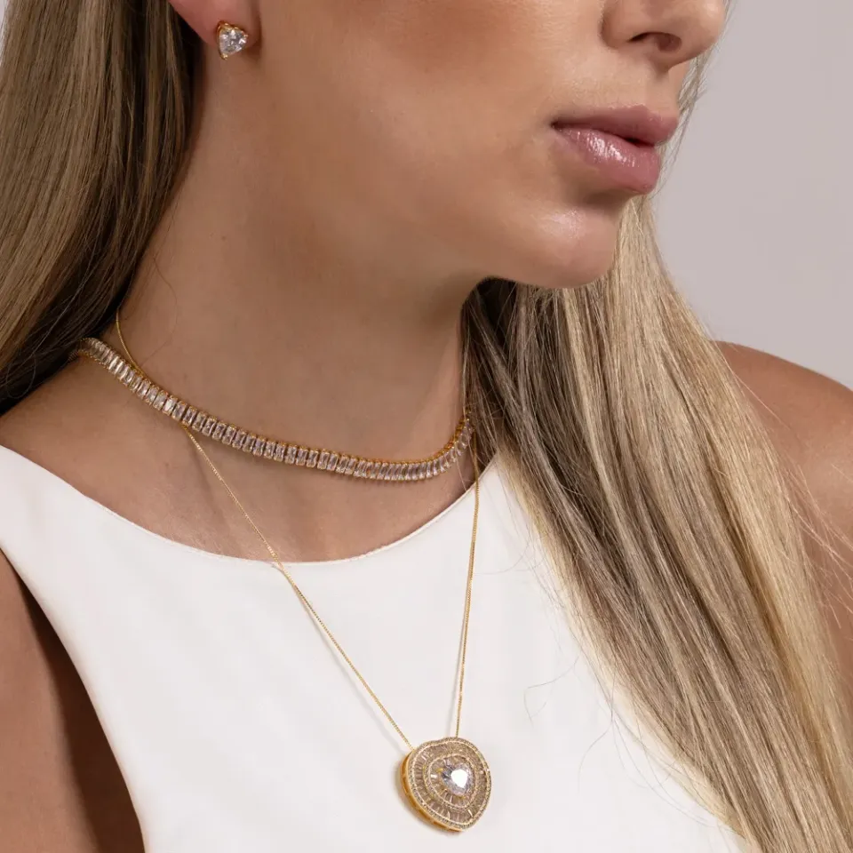 CONJUNTO CORAÇÃO GRANDE CRAVEJADO COM ZIRCÔNIAS CRISTAIS BANHO OURO 18K