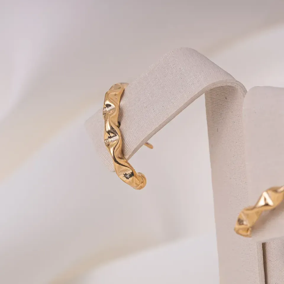 BRINCO EAR CUFF ONDULADO BANHO OURO 18K