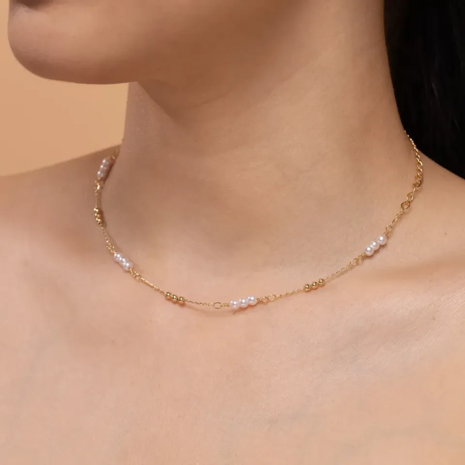 CHOKER BOLINHAS LISAS E PÉROLAS BANHO OURO 18K