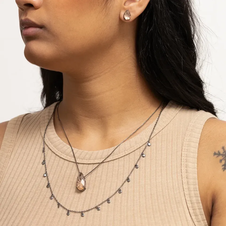 CONJUNTO GOTA COM PEDRA ROSÉ MECLA G BANHO RÓDIO NEGRO