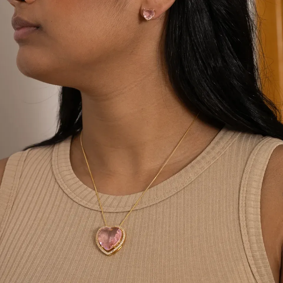 CONJUNTO CORAÇÃO GRANDE COM PEDRA SALMÃO BANHO OURO 18K