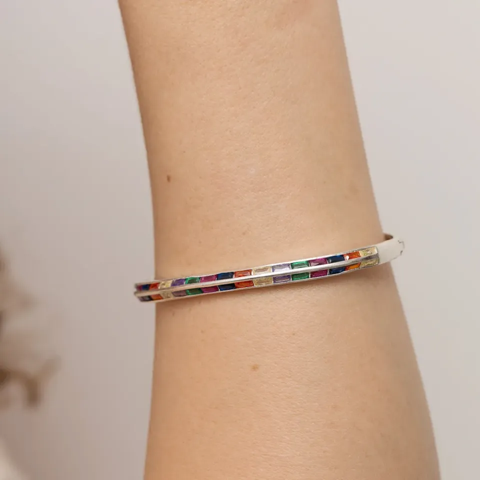 BRACELETE ABAULADO CRAVEJADO COM ZIRCÔNIAS COLORIDAS BANHO PRATA