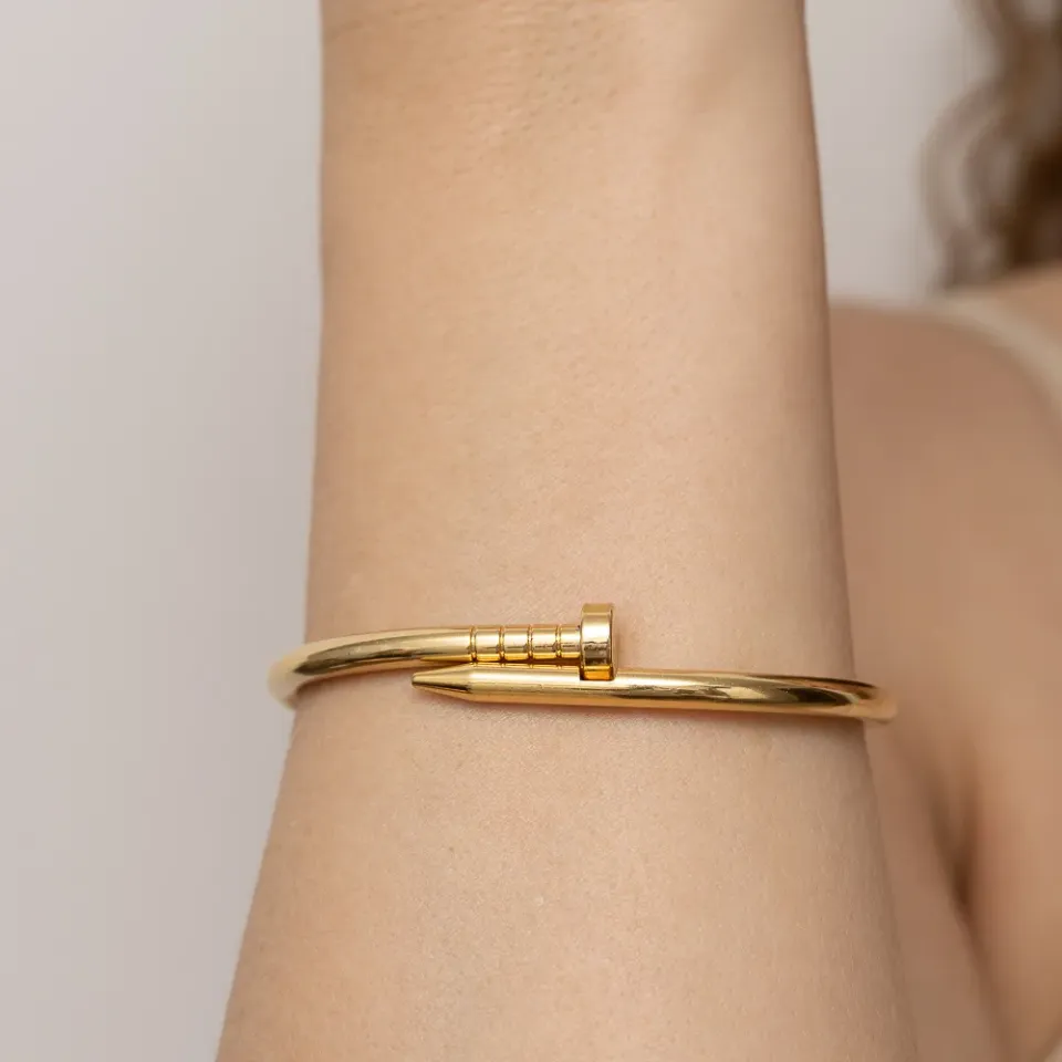 BRACELETE PREGO LISO BANHO OURO 18K