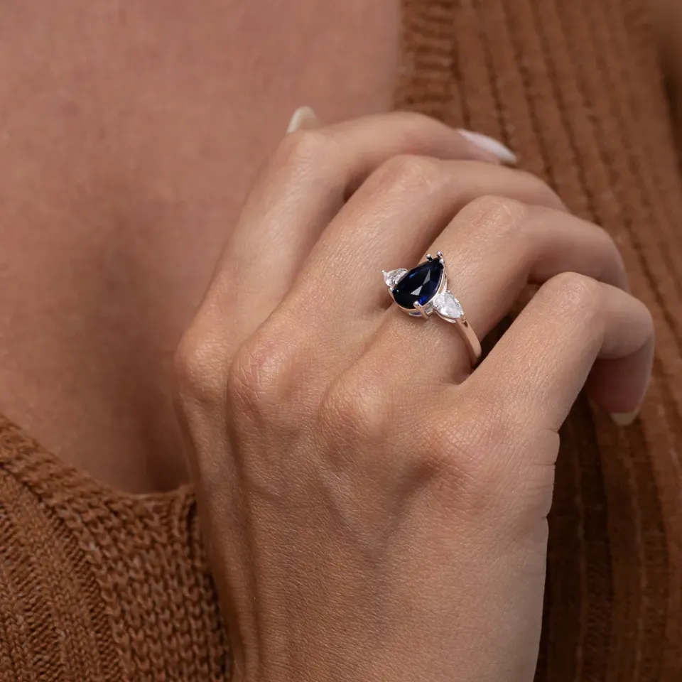 ANEL FORMATURA GOTA COM PEDRA AZUL MARINHO BANHO PRATA