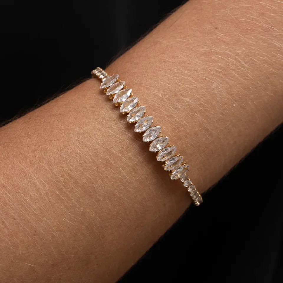 BRACELETE FLEXÍVEL CRAVEJADO COM ZIRCÔNIAS BANHO OURO 18K